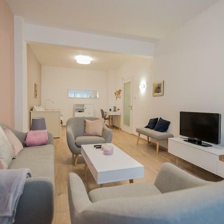 Chic And Spacious Apartment In Central Sofia - Patriarh Evtimiy By Flat Mаnager المظهر الخارجي الصورة